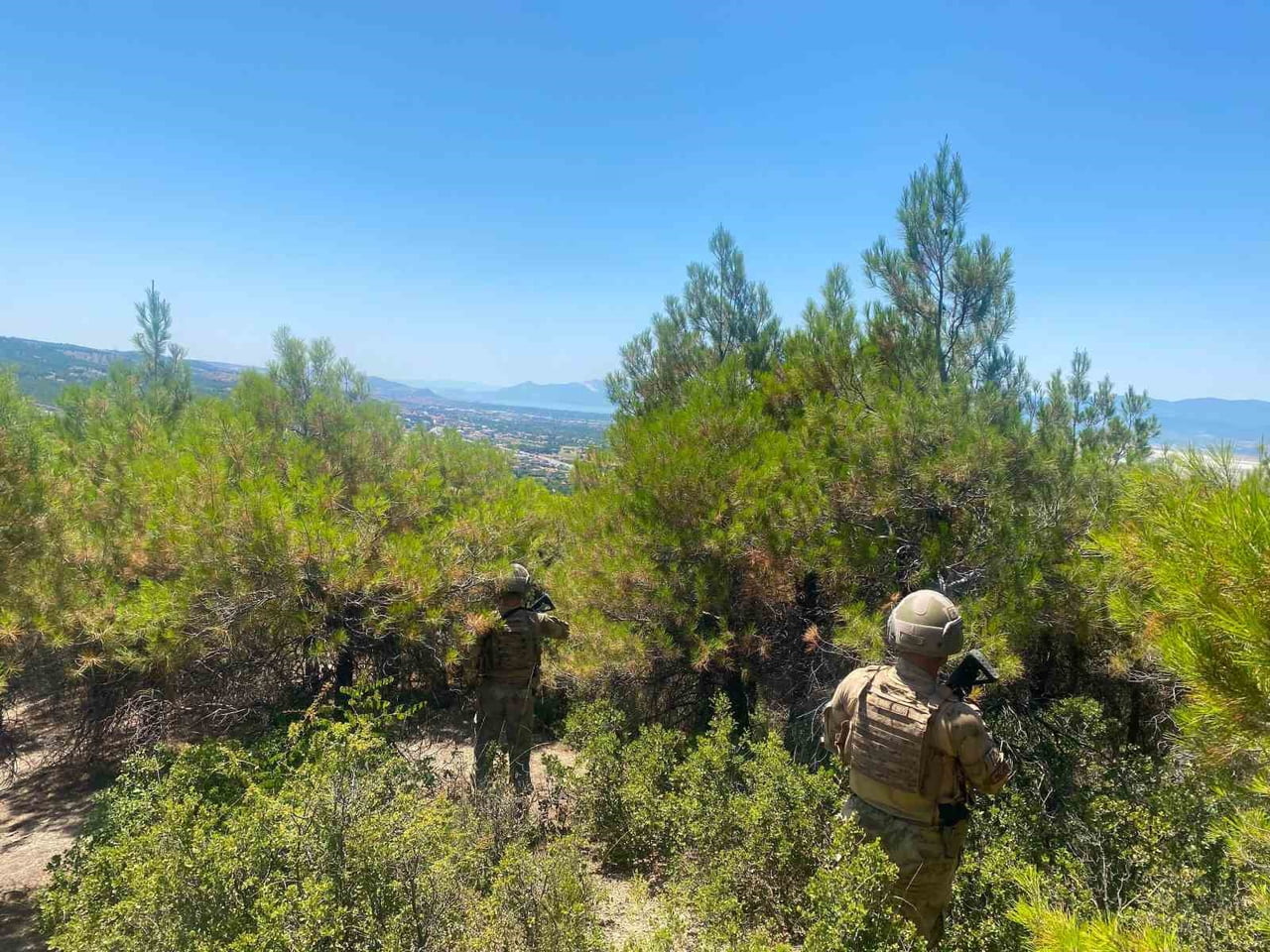 BURDUR İL JANDARMA KOMUTANLIĞI EKİPLERİ, YAZ AYLARINDA ARTAN ORMAN YANGINI RİSKİNE KARŞI İL...