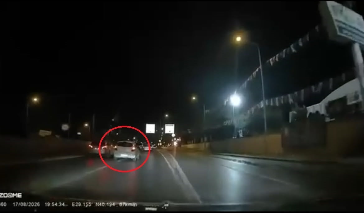 BURSA'DA 17 YAŞINDAKİ GENÇ KAZADA ÖLDÜ. MAKAS ATMA ANI KAMERAYA YANSIDI