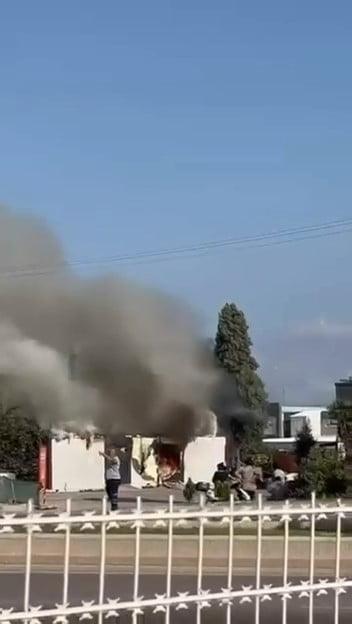 BURSA'DA ANA ARTER ÜZERİNDE BULUNAN TRAFO, HENÜZ BİLİNMEYEN SEBEPTEN DOLAYI PATLAYARAK ALEVLERE...