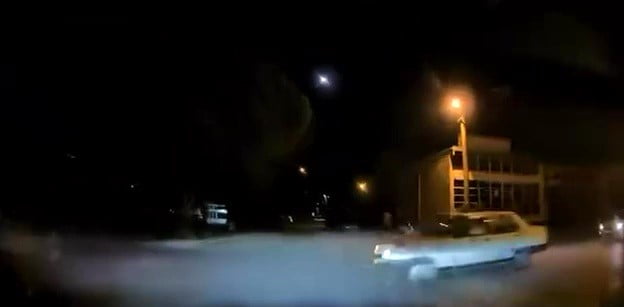 BURSA'DA ARA YOLDAN KONTROLSÜZ ÇIKAN OTOMOBİL, ANA YOLDA SEYİR HALİNDE OLAN OTOMOBİL İLE KAZA...
