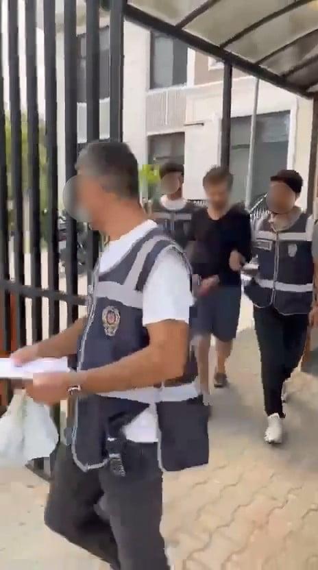 BURSA'DA HAKLARINDA KESİNLEŞMİŞ HAPİS CEZASI BULUNAN 4 ŞAHIS, POLİS EKİPLERİNİN DÜZENLEDİĞİ...