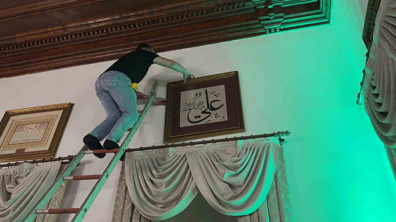 BURSA'DA, MEHMED MUHYİDDİN ÜFTÂDE HAZRETLERİ'NİN MAKAMINDA BULUNAN HAT LEVHALARI İHYA EDİLDİ....