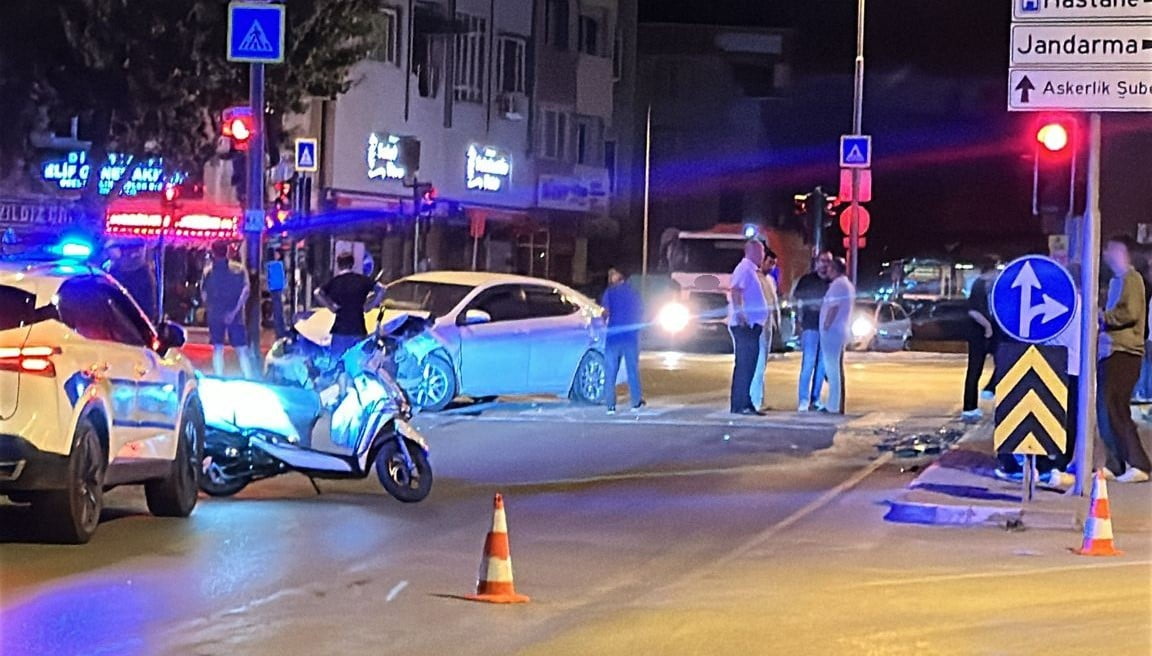 BURSA'NIN İNEGÖL İLÇESİNDE MEYDANA GELEN KAZADA 2 OTOMOBİL ÇARPIŞTI 9 KİŞİ YARALANDI. POLİS...