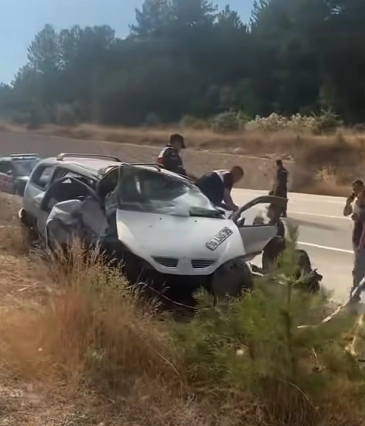 BURSA'NIN KELES İLÇESİNDE RAHATSIZLANAN EŞİNİ HASTANEYE GÖTÜREN SÜRÜCÜNÜN KULLANDIĞI OTOMOBİL...