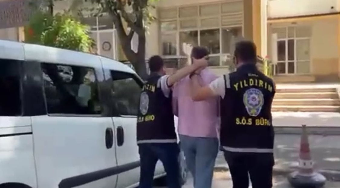 BURSA'NIN YILDIRIM İLÇESİNDE POLİS EKİPLERİNİN ARANAN ŞAHISLARA YÖNELİK GERÇEKLEŞTİRDİĞİ...