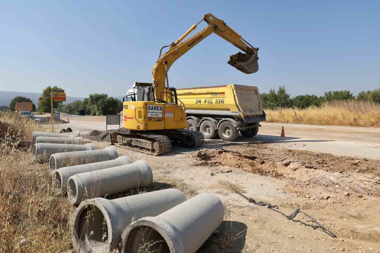 BURSA BÜYÜKŞEHİR BELEDİYESİ, 17 İLÇEDE SÜRDÜRDÜĞÜ ALTYAPI AĞINI GÜÇLENDİRME ÇALIŞMALARI KAPSAMINDA...