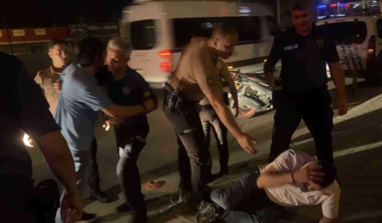 BURSA’DA ALKOLLÜ ŞAHSIN "BURAK YILMAZ" PERFORMANSI: KİMSE DOKUNMADI, KENDİNİ YERE BIRAKTI