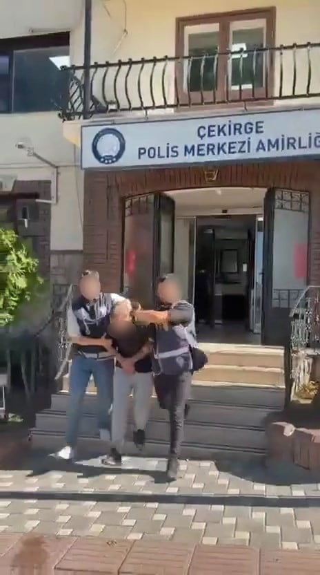 BURSA’DA HAKLARINDA KESİNLEŞMİŞ HAPİS CEZASI BULUNAN 4 ŞAHIS, POLİS EKİPLERİNİN ÇALIŞMALARI SONUCU...