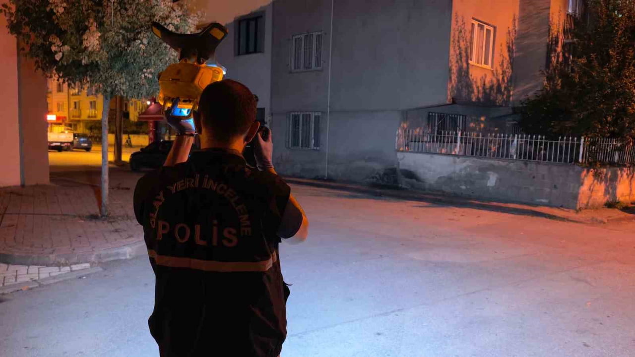 BURSA’DA KORKUNÇ SALDIRI MOTOSİKLETLE GELİP TÜFEKLE ATEŞ AÇTI : 1 YARALI