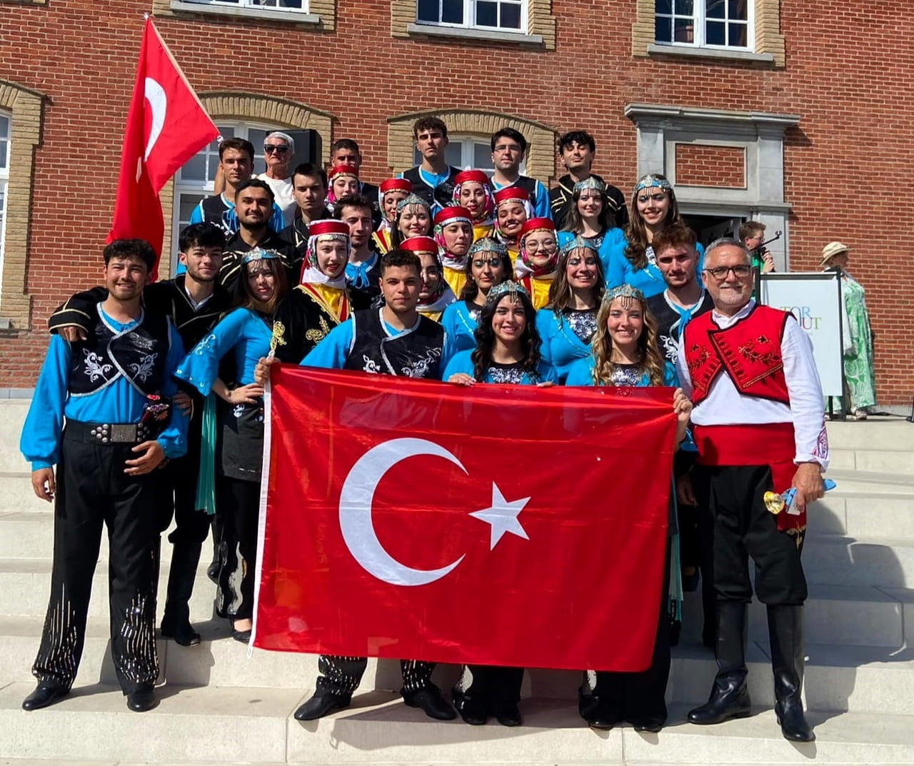 BURSA ULUDAĞ ÜNİVERSİTESİ (BUÜ) HALK OYUNLARI TOPLULUĞU, BELÇİKA’DA DÜZENLENEN ULUSLARARASI...