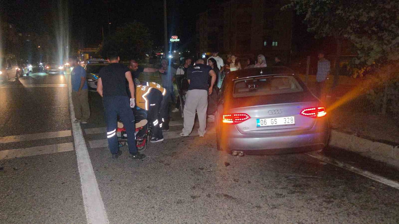 BURSA-YALOVA KARAYOLUNDA ÇARPIŞAN OTOMOBİLLERDEN KAÇAN SÜRÜCÜ REFÜJE ÇIKARAK YARALANDI.