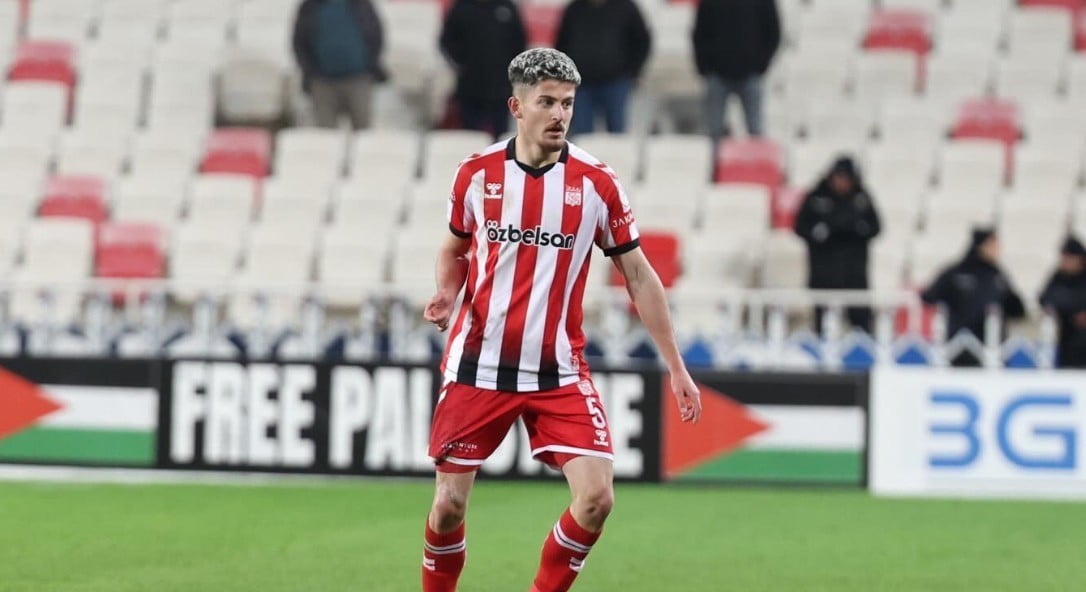 BURSASPOR YENİ TRANSFERİNİ AÇIKLADI: EMİRHAN BAŞYİĞİT