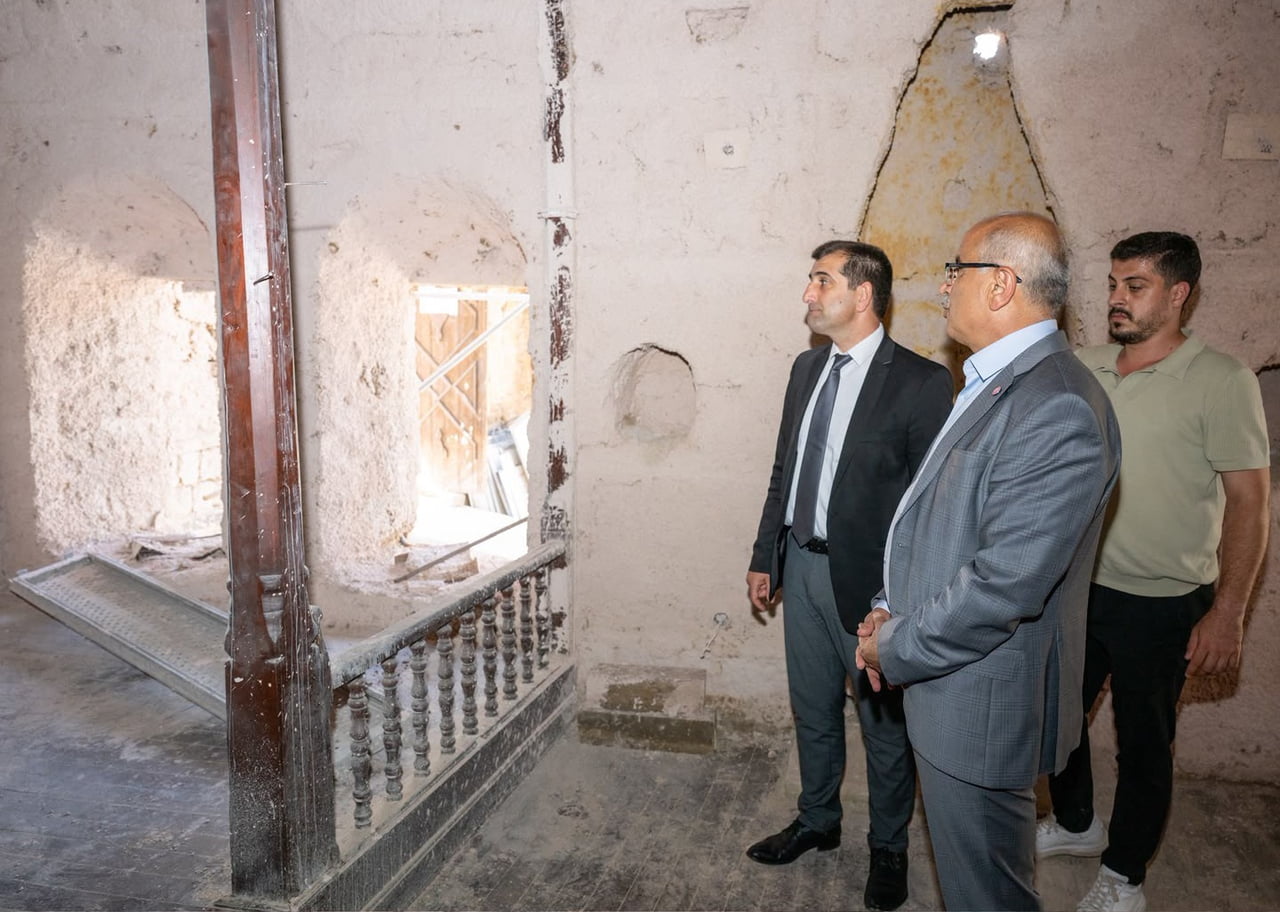 BÜYÜKŞEHİR BELEDİYE BAŞKANI SAMİ ER, KARAKAŞ KONAĞI'NDAKİ RESTORASYON ÇALIŞMALARINI YERİNDE...