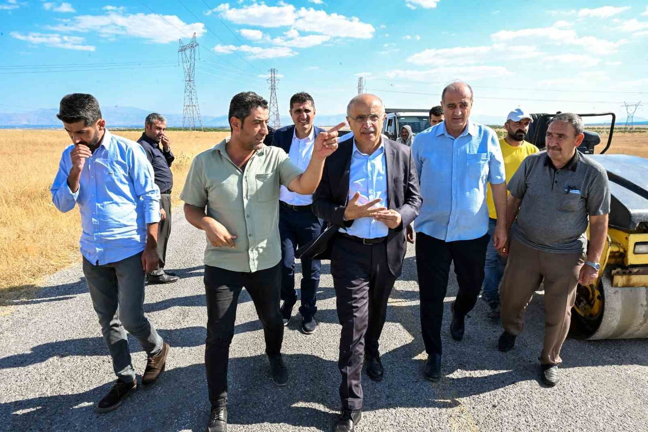 BÜYÜKŞEHİR, YAZIHAN'DA YOL STANDARDINI YÜKSELTTİ