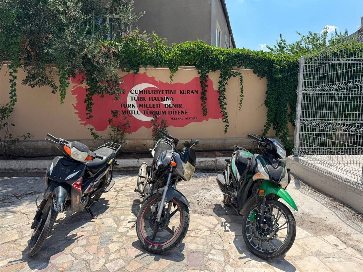 ÇALINAN MOTOSİKLETLERE, SAHİPLERİNE TESLİM EDİLMEK ÜZERE EL KONULDU