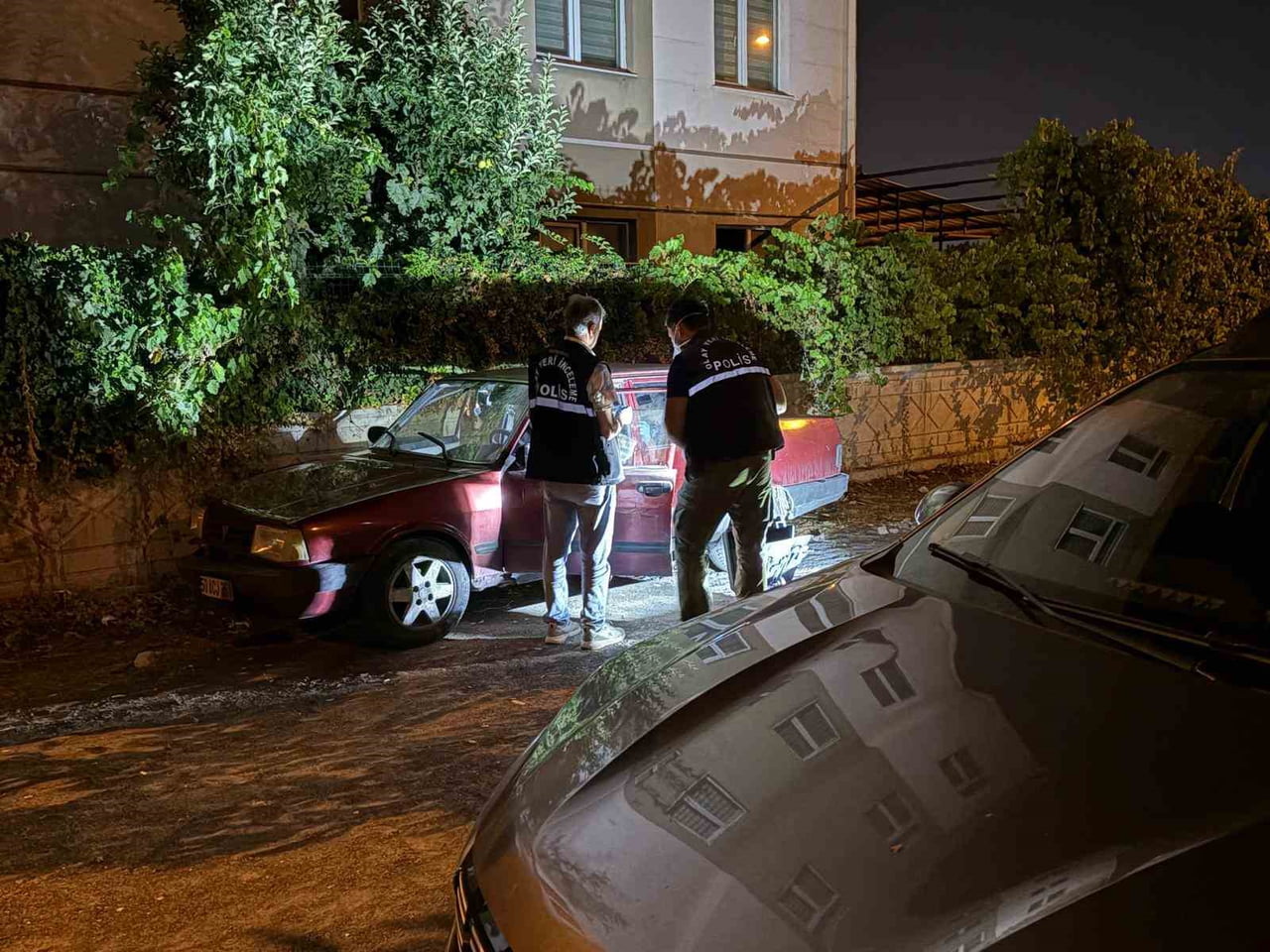 ÇALINAN OTOMOBİLDE İNCELEME YAPILDI