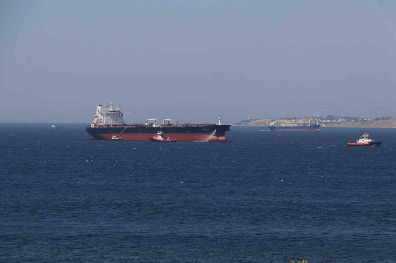 ÇANAKKALE BOĞAZI'NDAN GEÇEN 251 METRE UZUNLUĞUNDAKİ ‘FRONT ALTAIR' İSİMLİ BOŞ HAM PETROL TANKERİ...