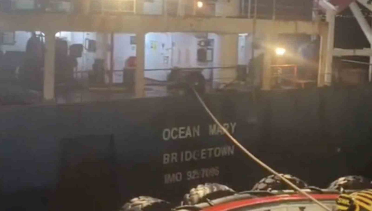 ÇANAKKALE BOĞAZI’NDAN GEÇEN 119 METRE UZUNLUĞUNDAKİ ‘OCEAN MARY’ İSİMLİ KURU YÜK GEMİSİ MAKİNE...
