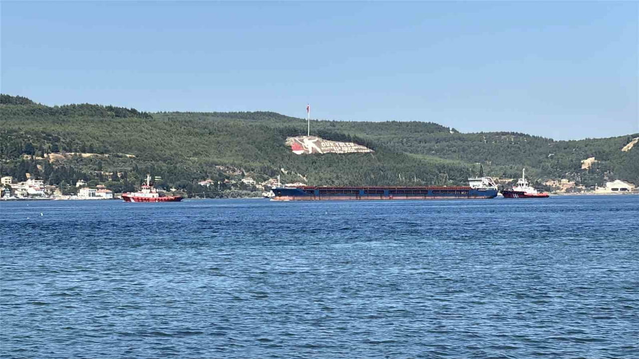 ÇANAKKALE BOĞAZI’NDAN GEÇEN 142 METRE BOYUNDAKİ ’KAPITAN SHYRIAGIN’ İSİMLİ GENEL KARGO GEMİSİ...