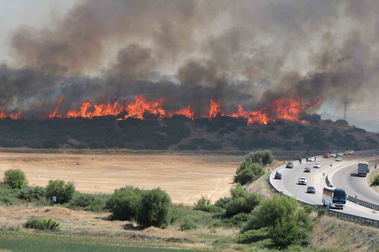 ÇANAKKALE’DE HAVA ŞARTLARI NEDENİYLE 2 GÜN BOYUNCA YÜKSEK YANGIN RİSKİ UYARISI YAPILDI.