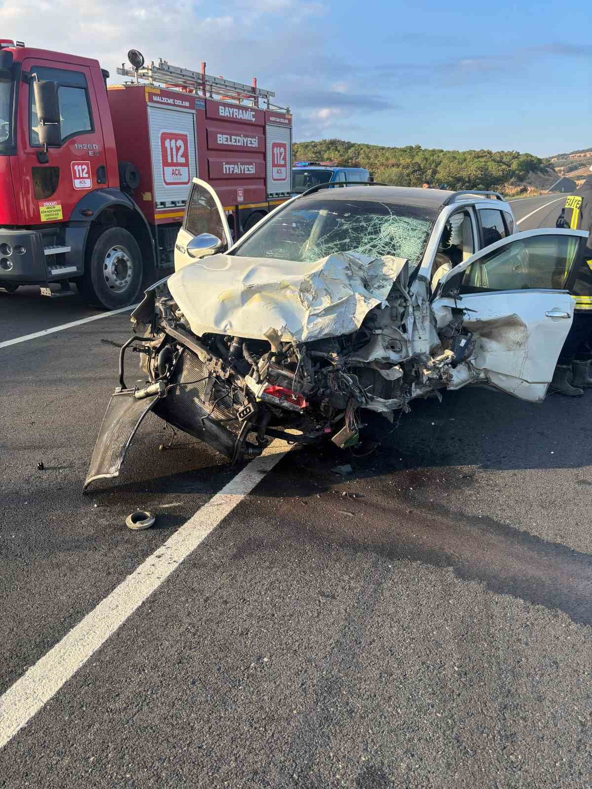 ÇANAKKALE’NİN BAYRAMİÇ İLÇESİNDE 2 OTOMOBİLİN KAFA KAFAYA ÇARPIŞTIĞI KAZADA 1 KİŞİ HAYATINI...