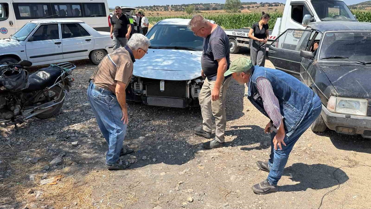 ÇANAKKALE’NİN ÇAN İLÇESİNDE 2 OTOMOBİLİN KARIŞTIĞI KAZADA SÜRÜCÜLER YARA ALMADAN...