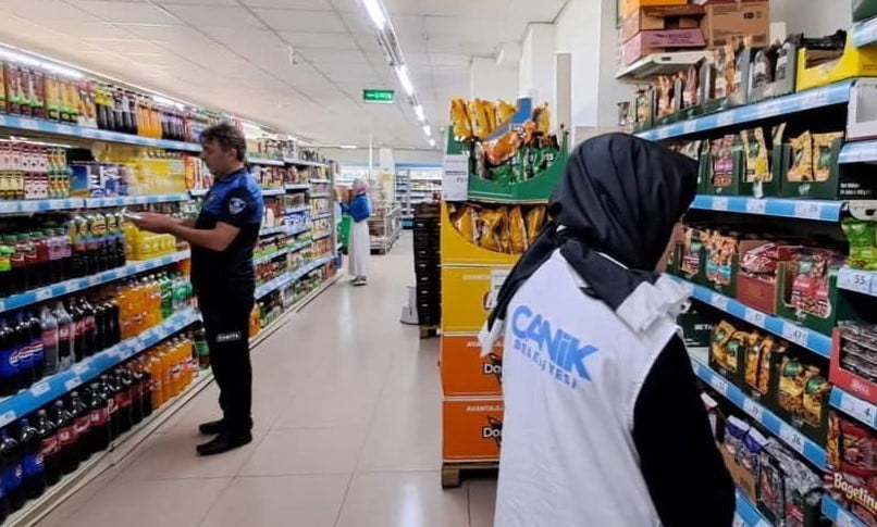 CANİK İLÇESİNDE ZABITA EKİPLERİ, MARKETLERDE FİYAT, GRAMAJ, SON TÜKETİM TARİHİ VE HİJYEN DENETİMİ...