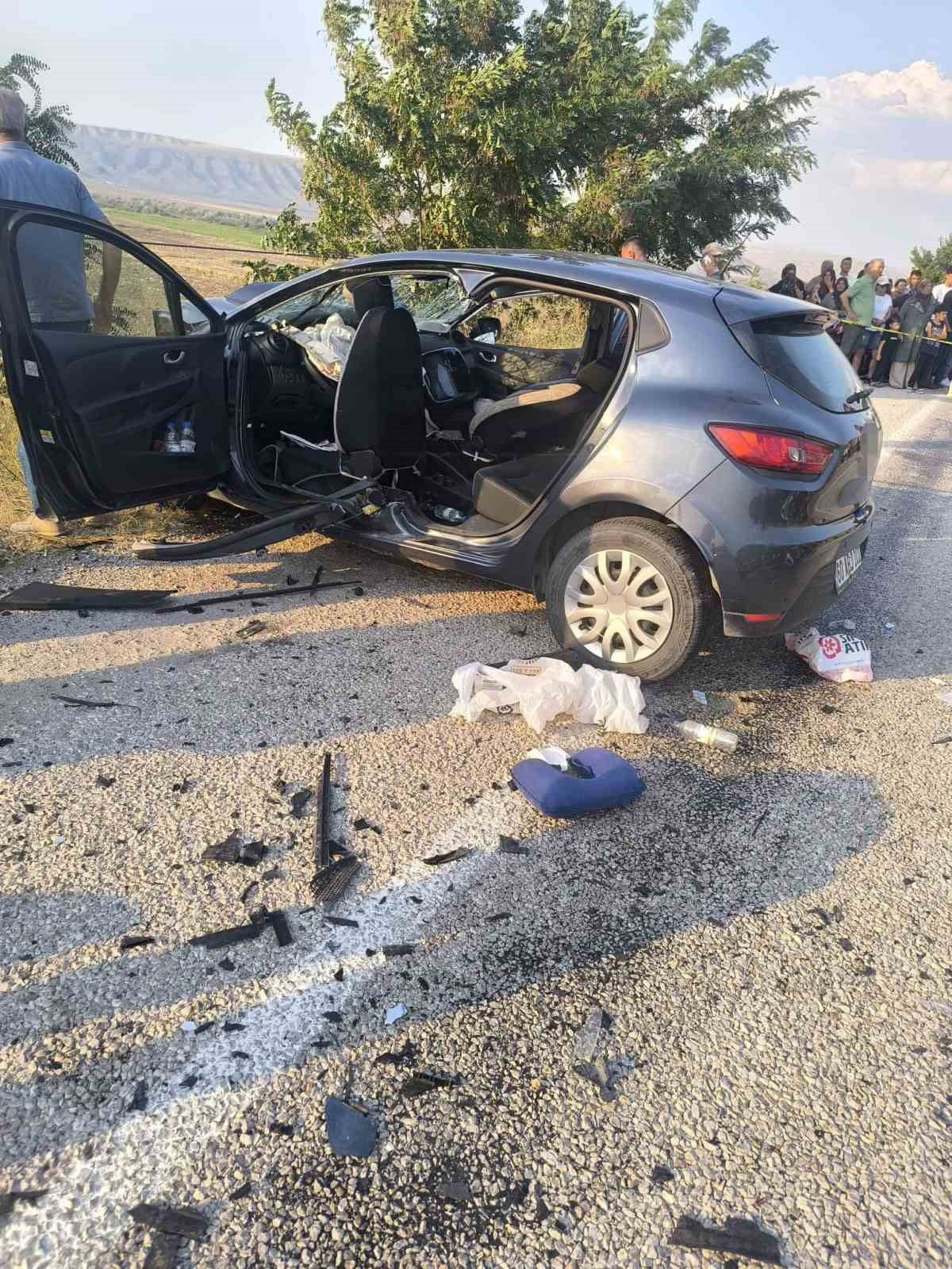 ÇANKIRI’DA KONTROLDEN ÇIKAN İKİ OTOMOBİLİN ÇARPIŞTIĞI TRAFİK KAZASINDA 1 KİŞİ ÖLDÜ, 6 KİŞİ...