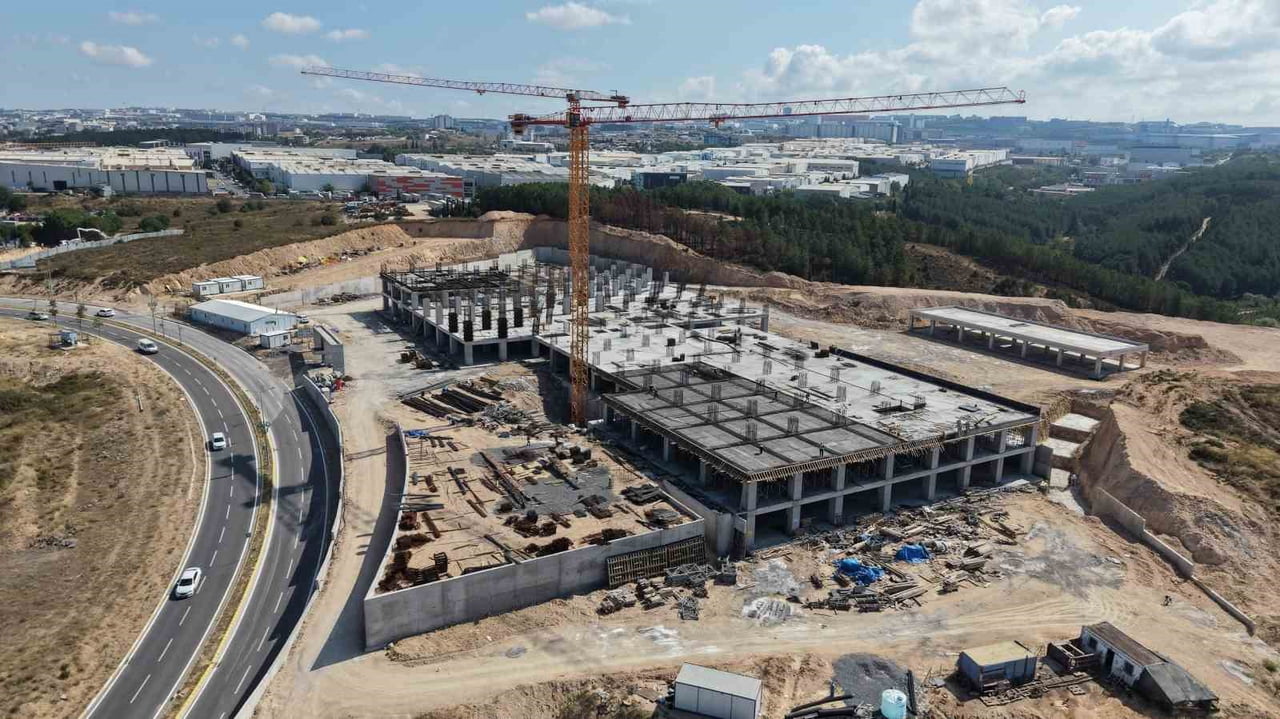 ÇAYIROVA'DA YAPIMI DEVAM EDEN DEPREM İZOLATÖRLÜ 200 YATAK KAPASİTELİ DEVLET HASTANESİNİN İKİNCİ...