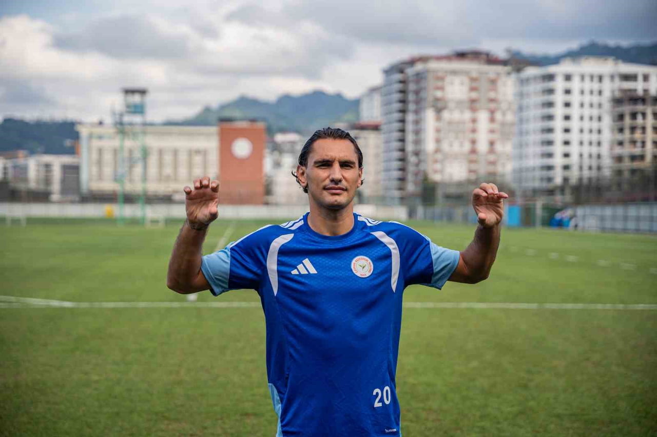 ÇAYKUR RİZESPOR'UN ORTA SAHA OYUNCUSU QAZİM LAÇİ, SAMSUNSPOR İLE OYNAYACAKLARI KARŞILAŞMAYLA...