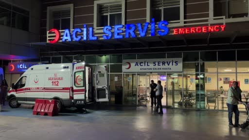 Cem Yılmaz Çanakkale'de hastaneye kaldırıldı