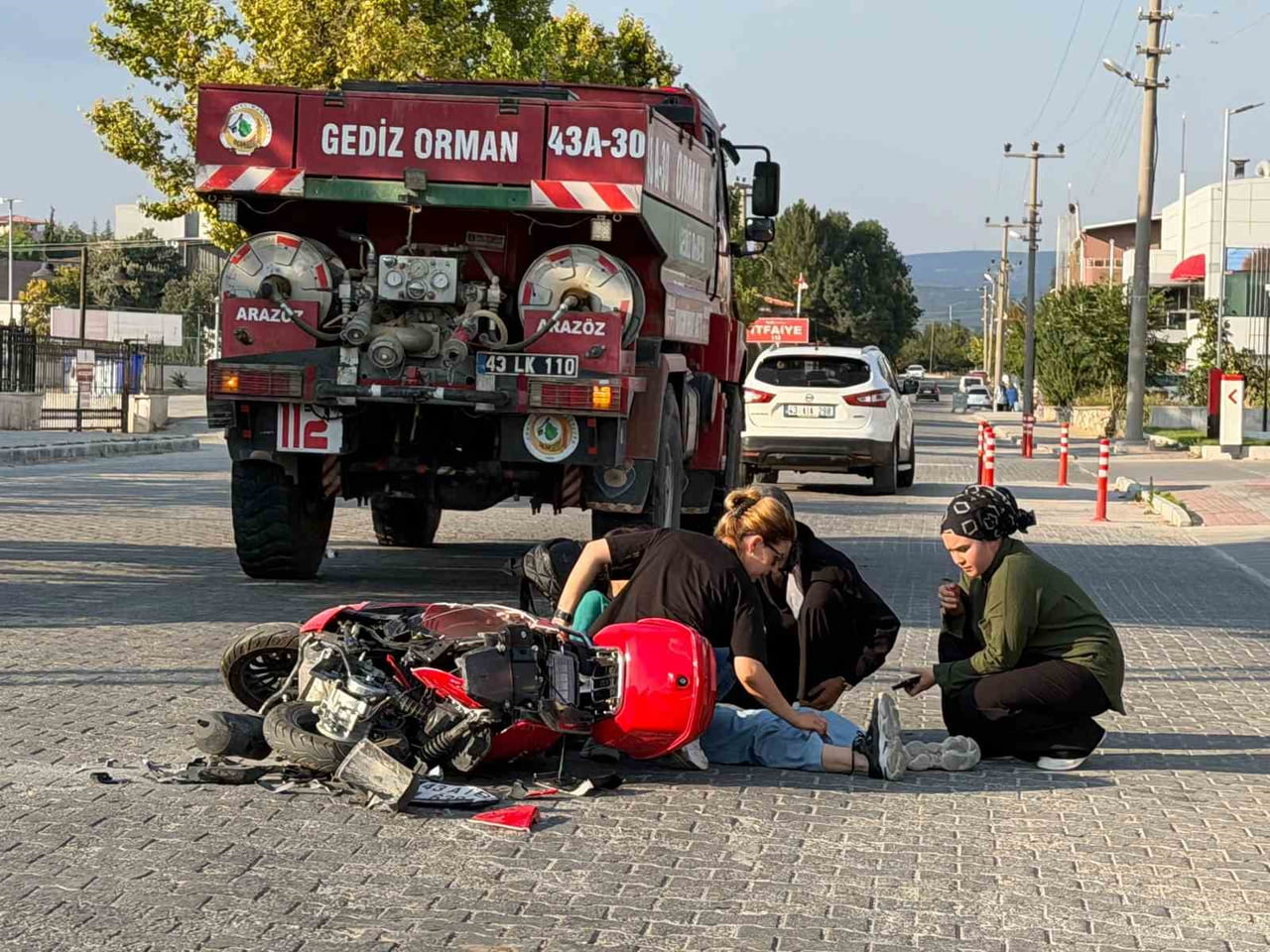 ÇEVRE YOLUNDAN GEDİZ İLÇE MERKEZİNE GİRİŞ YAPAN H.M. İDARESİNDEKİ ORMAN İŞLETME MÜDÜRLÜĞÜ'NE AİT...