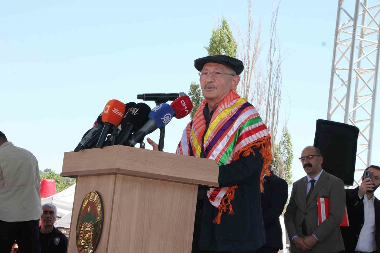 CHP GENEL BAŞKANI KEMAL KILIÇDAROĞLU, MERSİN’İN TOROSLAR İLÇESİNDE DÜZENLENEN 2. KARDEŞ GÖÇERLER...