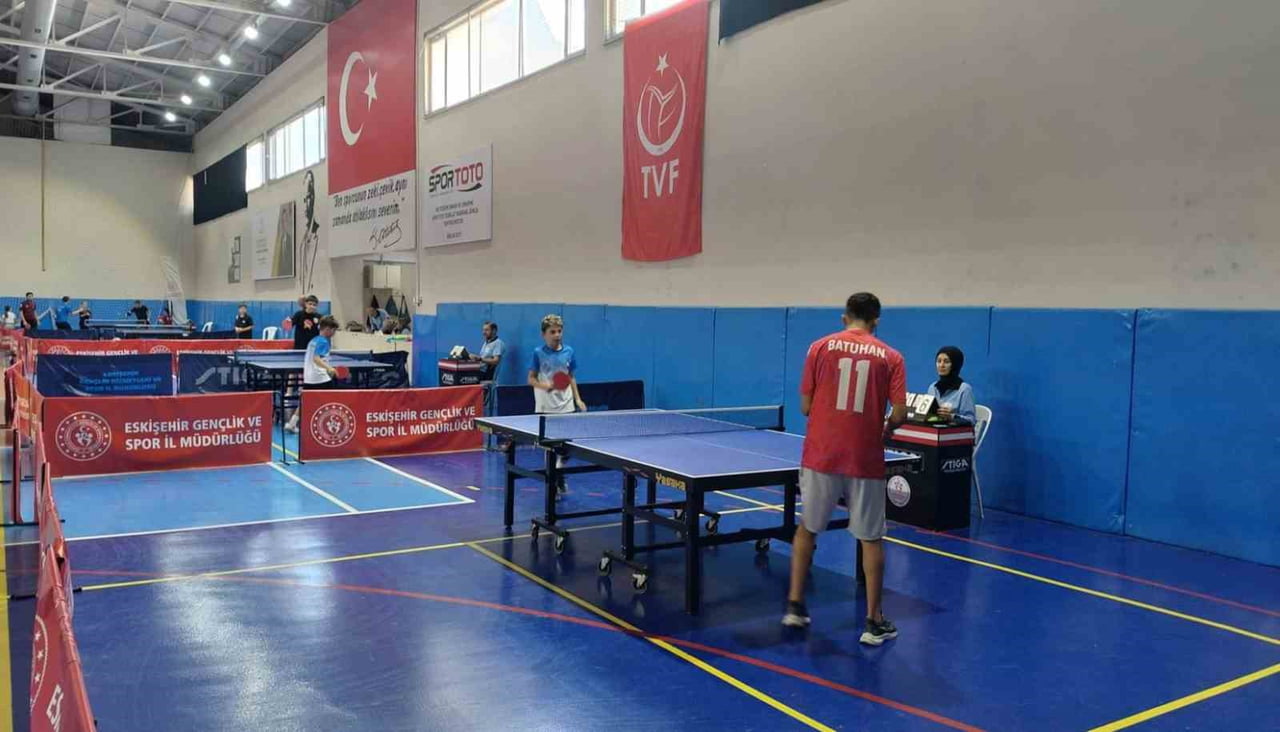 ÇOCUKLAR, 30 AĞUSTOS ZAFER BAYRAMI SEBEBİYLE DÜZENLENEN MASA TENİSİ TURNUVASINA KATILARAK KEYİFLİ...