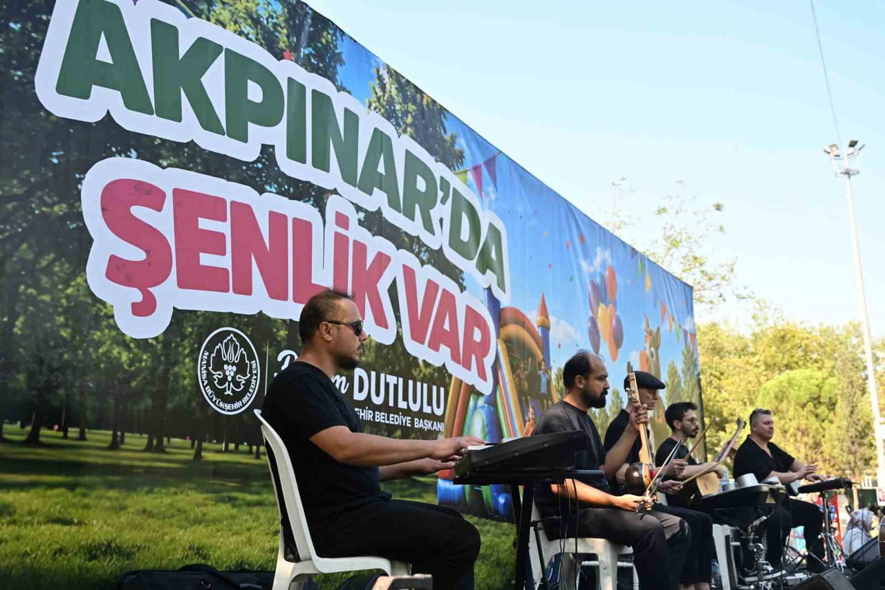 ÇOCUKLARIN BİRBİRİNDEN FARKLI ETKİNLİKLERLE DOYASIYA EĞLENDİĞİ ŞENLİK, HASAN BAŞKAYA KONSERİYLE...