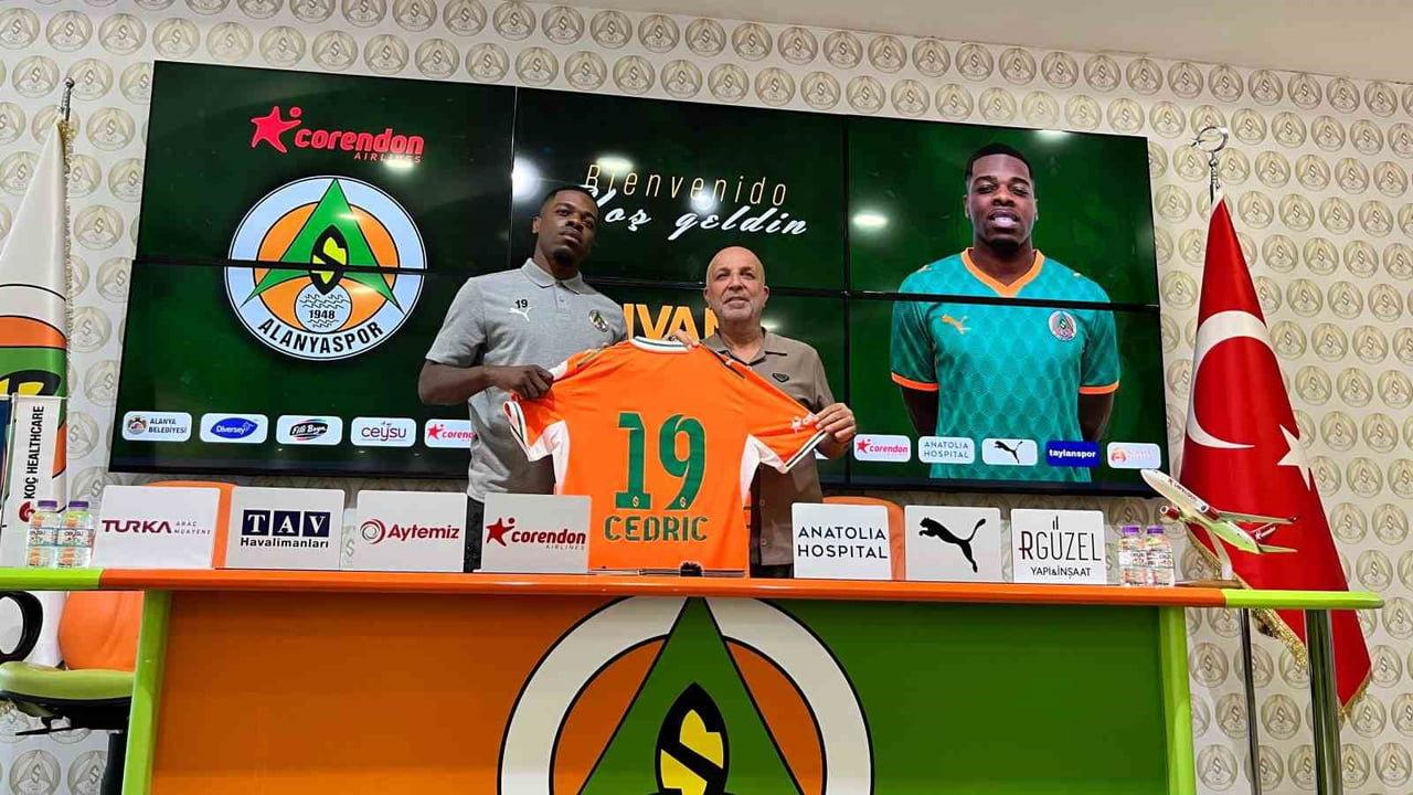CORENDON ALANYASPOR, VANSPOR FK FORMASI GİYEN 24 YAŞINDAKİ FORVET IVAN CEDRİC İLE 4 YILLIK...