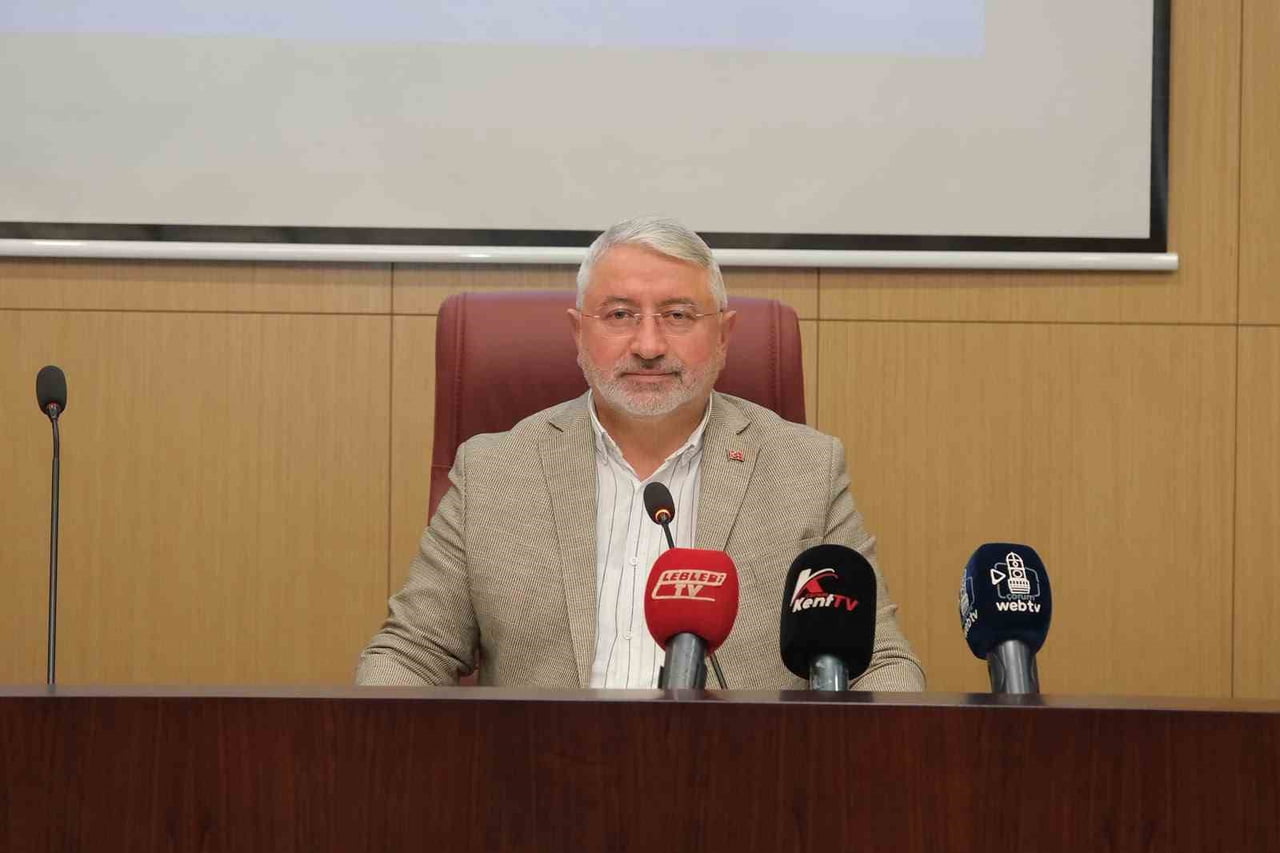 ÇORUM BELEDİYE BAŞKANI HALİL İBRAHİM AŞGIN, ÜÇÜNCÜ SENTETİK SAHA PROJESİYLE İLGİLİ AÇIKLAMALARDA...