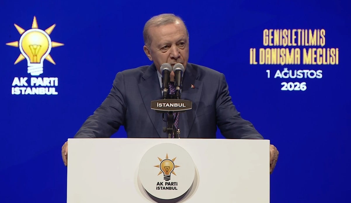CUMHURBAŞKANI RECEP TAYYİP ERDOĞAN, AK PARTİ'NİN TÜRK SİYASETİNİN ÇEKİM MERKEZİ OLMA VASFINI...