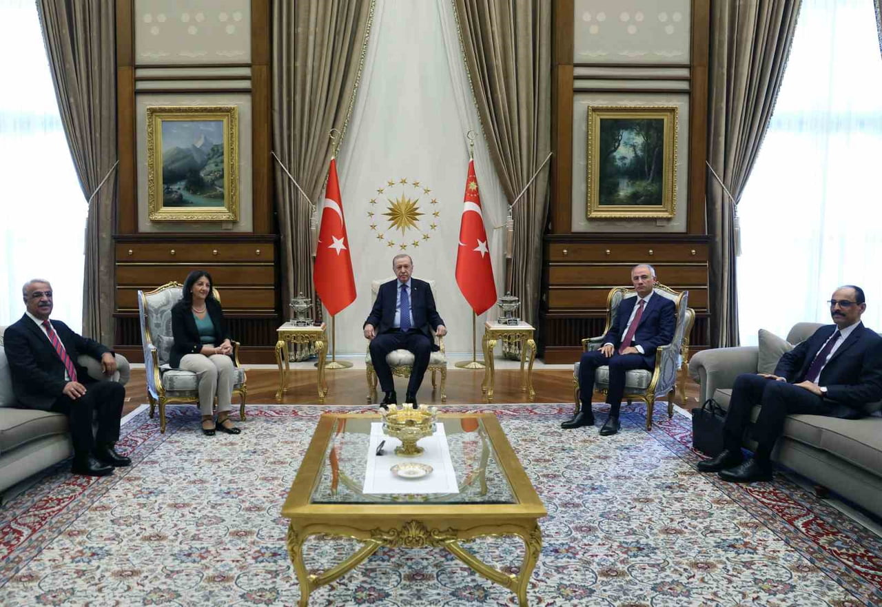 CUMHURBAŞKANI RECEP TAYYİP ERDOĞAN, DEM PARTİLİ MİLLERVEKİLLERİNİ KABUL ETTİ.