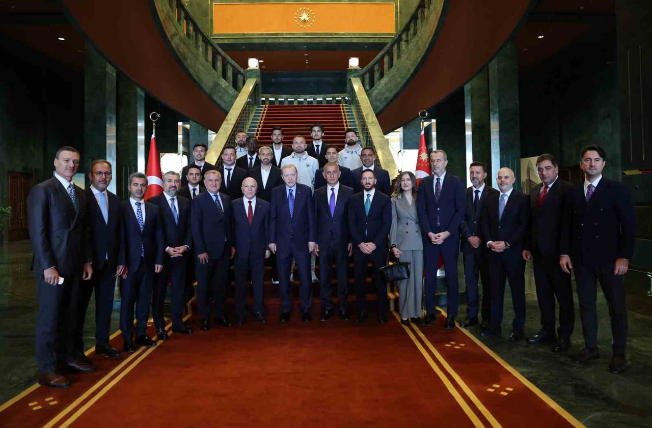 CUMHURBAŞKANI RECEP TAYYİP ERDOĞAN, TRENDYOL SÜPER LİG’E ÇIKAN TAKIMLARIN YÖNETİCİLERİNİ, TEKNİK...