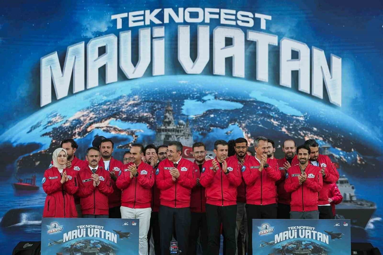 CUMHURBAŞKANI YARDIMCISI CEVDET YILMAZ, TEKNOFEST MAVİ VATAN'IN KAPANIŞ PROGRAMINDA YAPTIĞI...