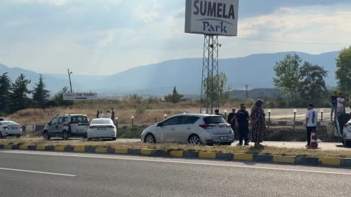 D100'de otomobil su kanalına çarptı: 2 ölü 4 yaralı