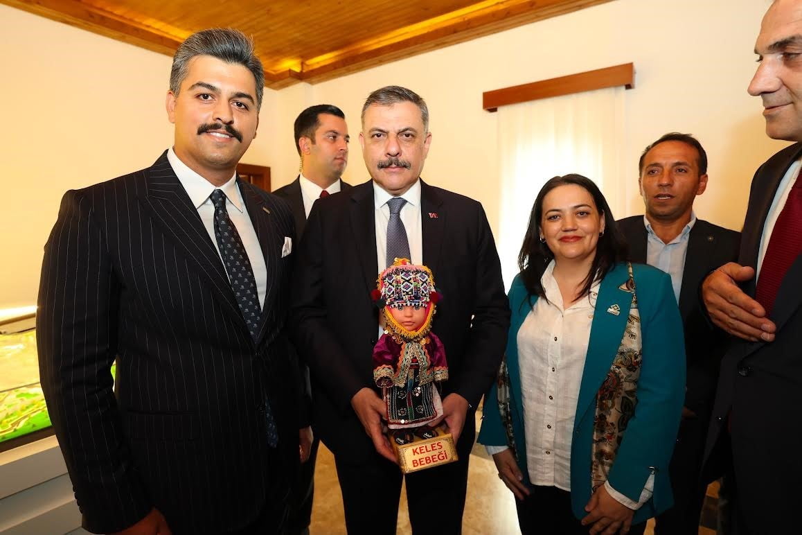 DAĞDER’DEN İÇİŞLERİ BAKANI MUSTAFA ÇİFTÇİ’YE ANLAMLI HEDİYE: KELES BEBEĞİ