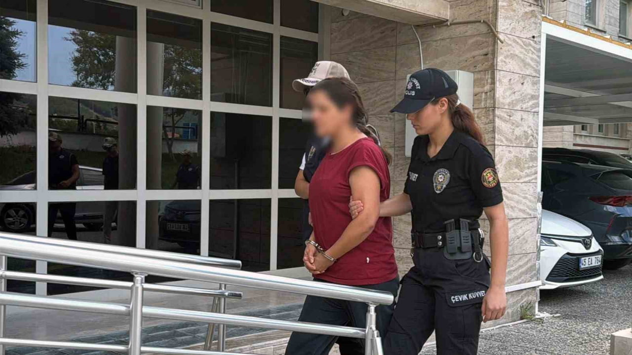 DARBECİ FETÖ’CÜ BURKAY KARATEPE’NİN ABLASI AYŞE ALANUR KARATEPE ADLİYEYE SEVK EDİLDİ