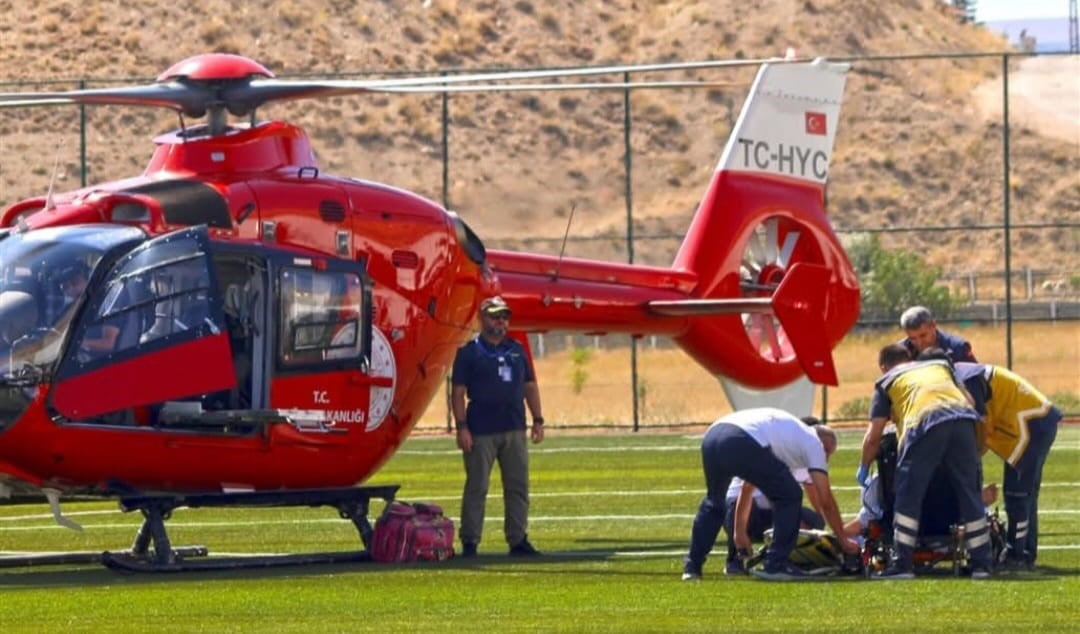 DARENDE'DE KALP KRİZİ ŞÜPHESİ BULUNAN HASTA HAVA AMBULANSIYLA SEVK EDİLDİ