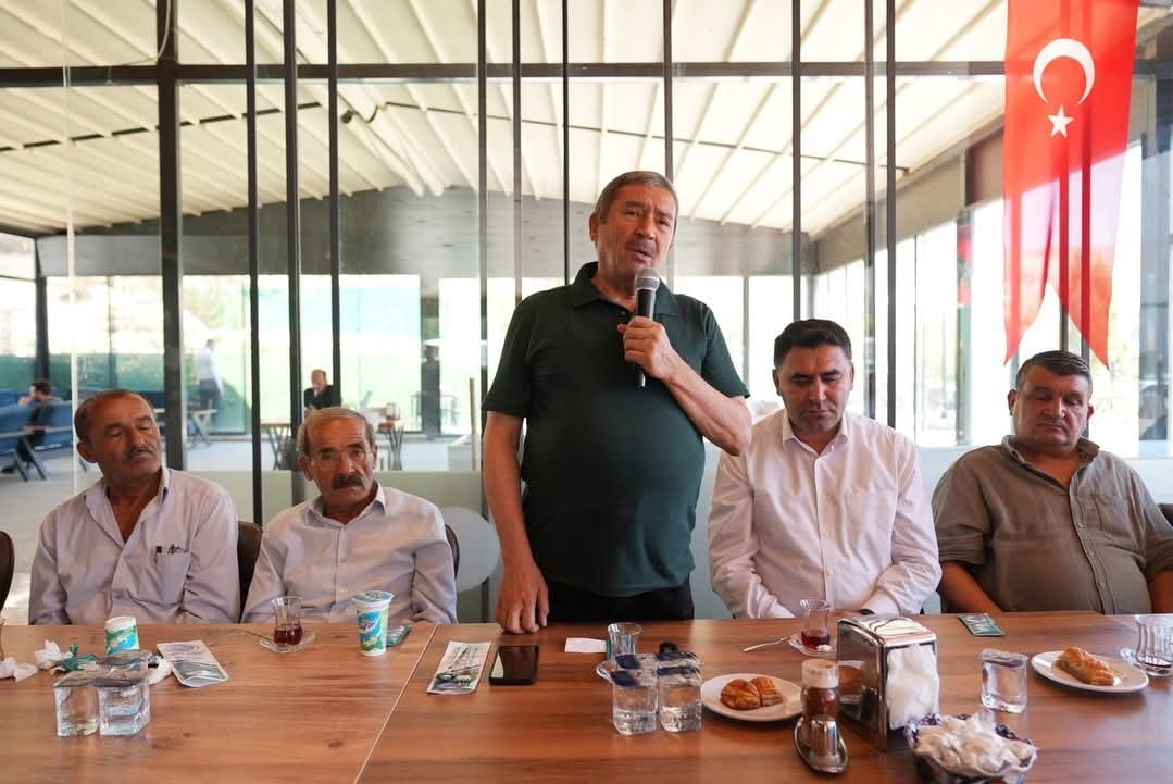 DARENDE BELEDİYE BAŞKANI BOZKURT MUHTARLA BİR ARAYA GELDİ