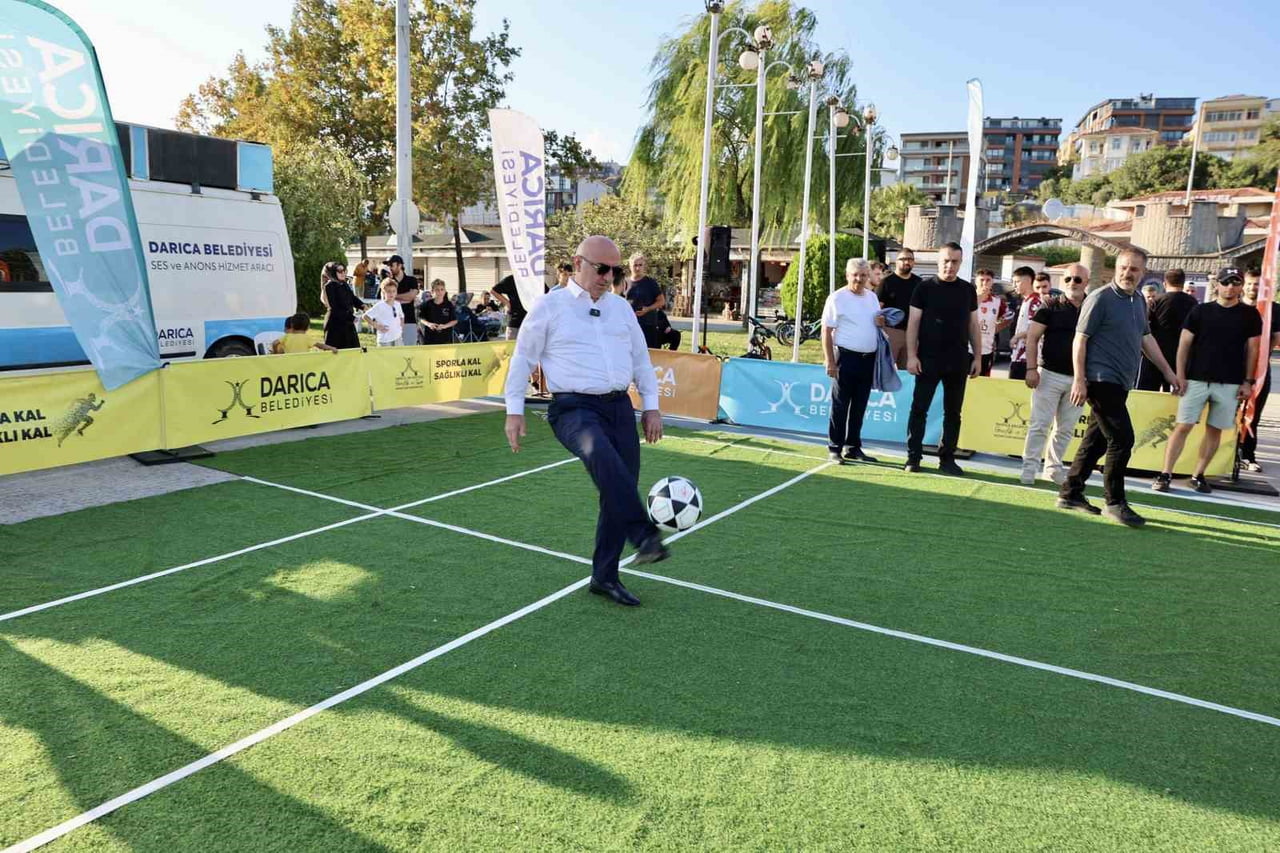 DARICA BELEDİYESİNİN İLÇEDE SPOR KÜLTÜRÜNÜ GELİŞTİRMEK AMACIYLA DÜZENLEDİĞİ AYAK TENİSİ TURNUVASI...