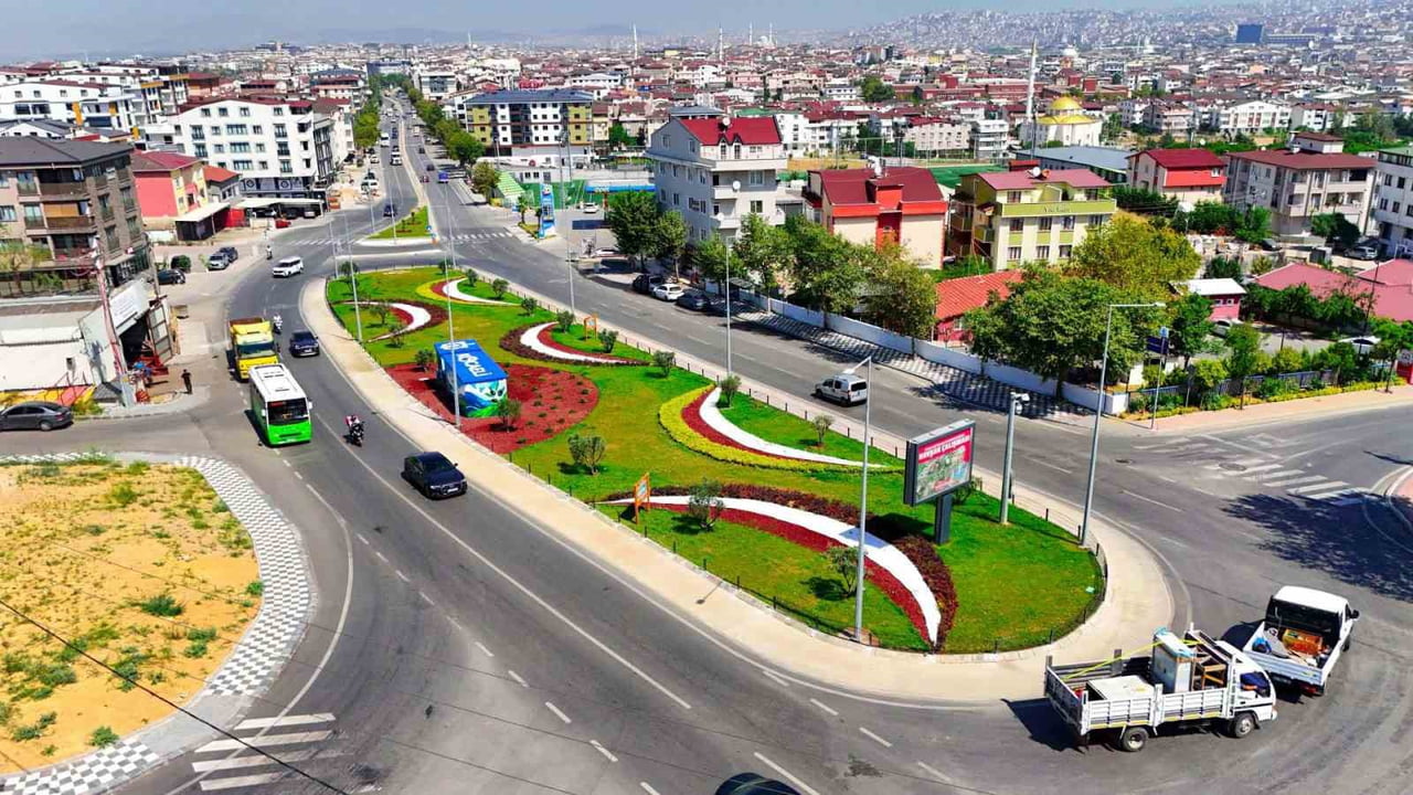 DARICA’DA TUZLA CADDESİ İLE BATTALGAZİ CADDESİ’NİN KESİŞİMİNDE YAPILAN KAVŞAK DÜZENLEMESİYLE...