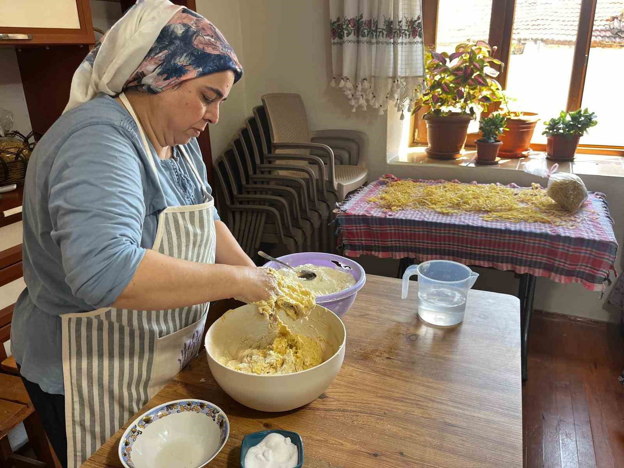 DENİZLİ'NİN BULDAN İLÇESİNDE KIŞ HAZIRLIKLARI BAŞLADI. EV HANIMLARI, DOĞAL ÜRÜNLERLE...