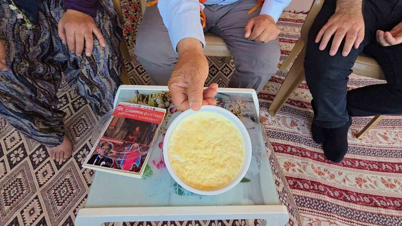 DENİZLİ'NİN TAVAS İLÇESİNİN COĞRAFİ İŞARETLİ ÜRÜNÜ OLAN YANIK KOKULU KOYUN YOĞURDUNUN ÜRETİMİNE...